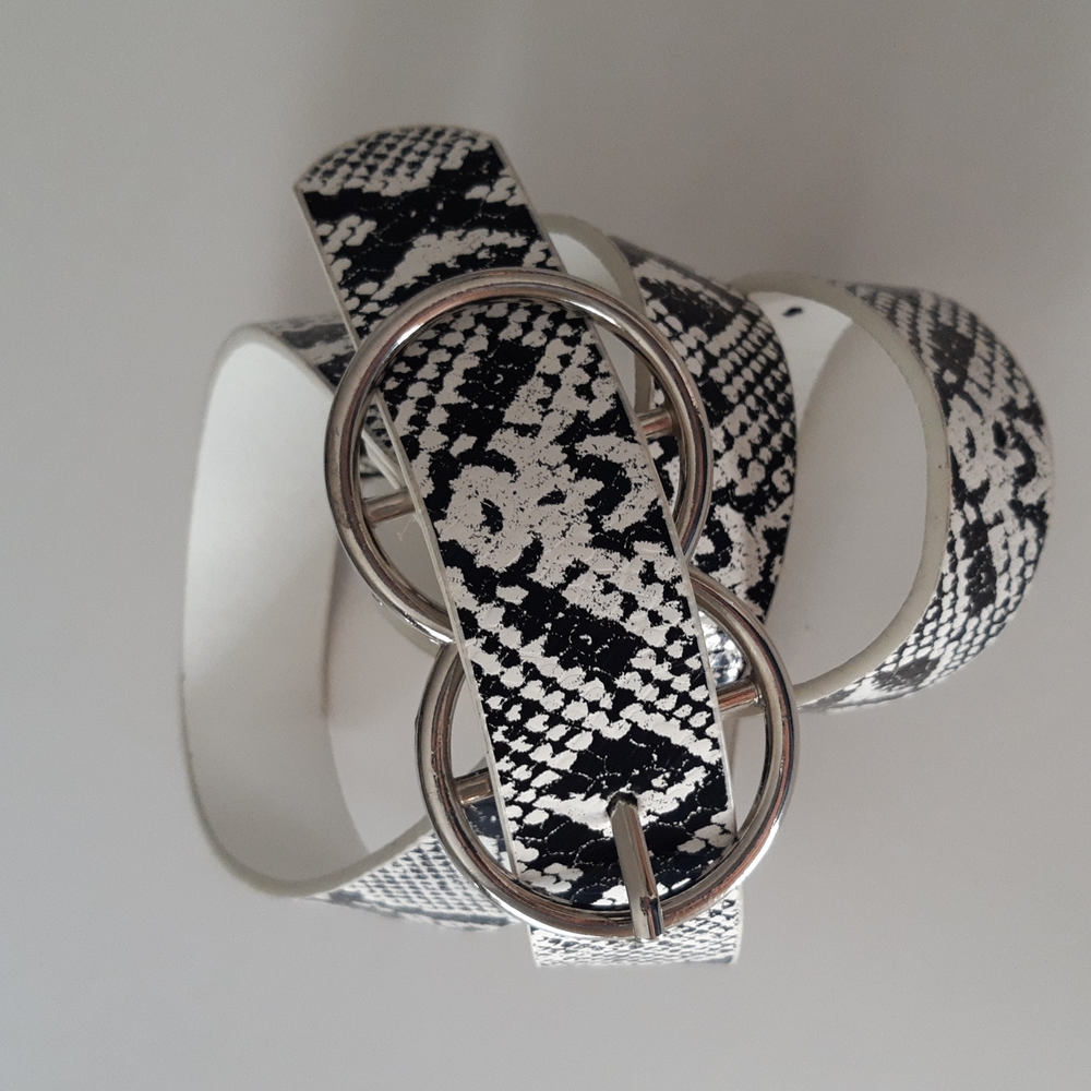 2/25$****Double ring buckle / faux leather belt